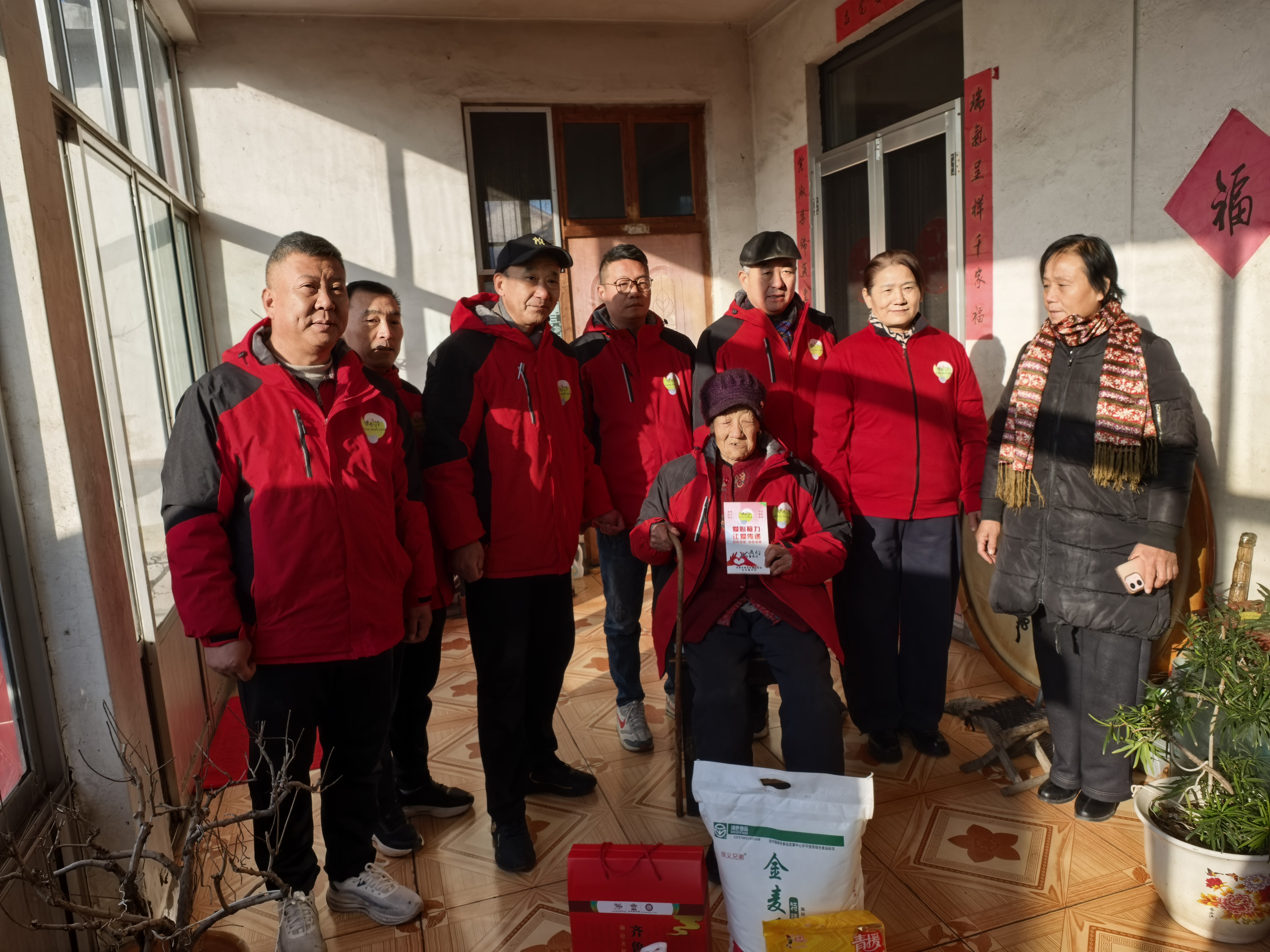 【社会主义核心价值观“五个融入”】莱芜区大王庄镇前张街村携手莱芜红石公益服务中心开展暖心慰问志愿服务活动 - 莱芜生活网