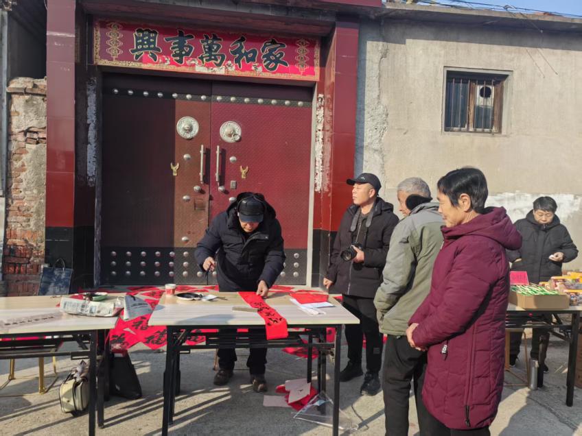 莱芜区方下街道张公清村：春联送福暖民心，传统文化迎新春