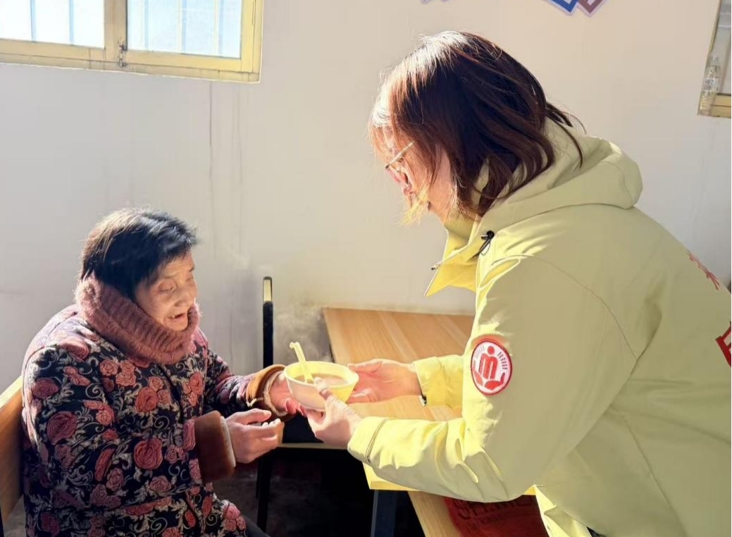 莱芜区羊里街道开展“冬日暖融，腊八相伴”残疾人社会融入社区活动