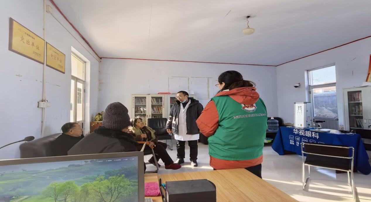 莱芜区高庄街道南毛家庄村：华视眼科义诊点亮乡村老人光明路