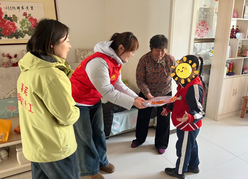 点亮微心愿 温暖伴成长 ——鹏泉街道民政社工站护航“慈善微心愿”